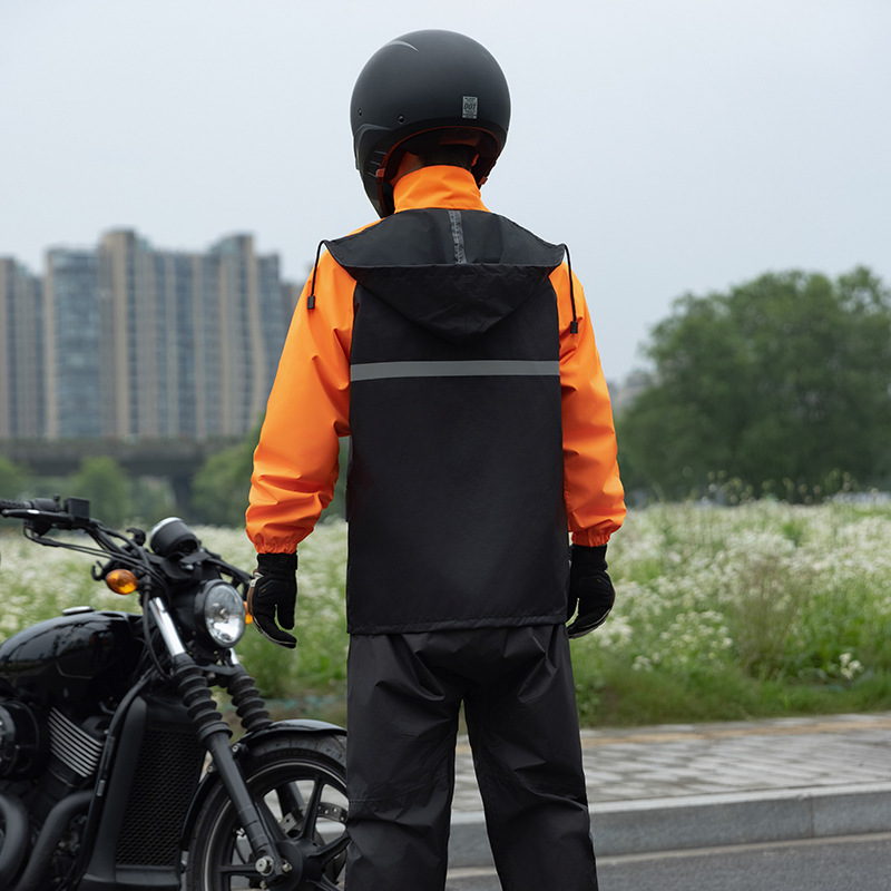 ชุดกันฝนสำหรับขี่มอเตอร์ไซค์แบ - Cycling Commuter Rain Jacket บทวิจารณ์และราคา